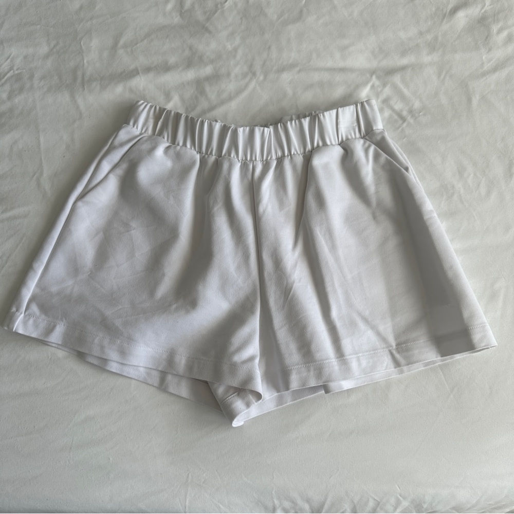 Good American The Weekend White Shorts